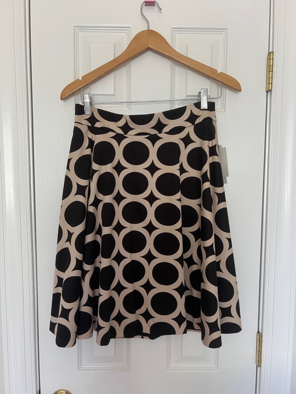 Amanda & Chelsea Black and Beige Circle Skater Skirt - NWT